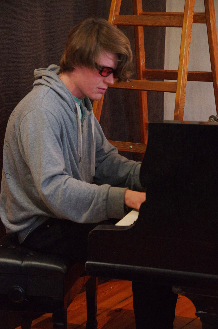 Kamil Piotrowicz (piano)