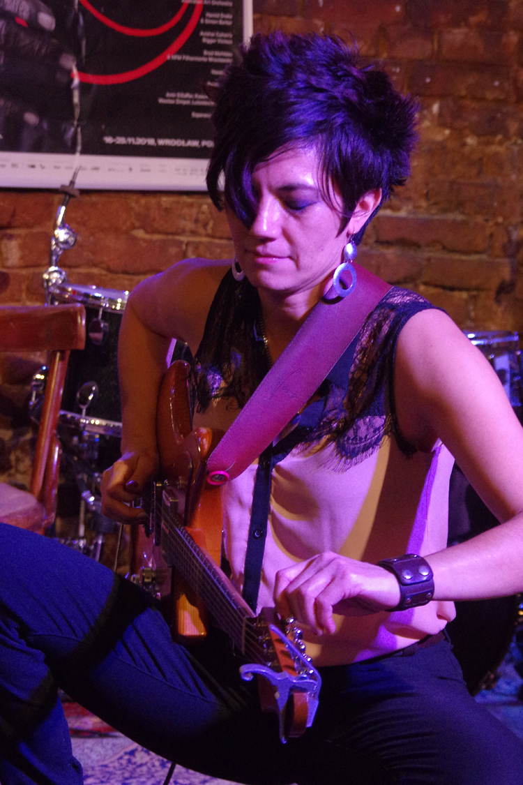 Ava Mendoza (guitar)