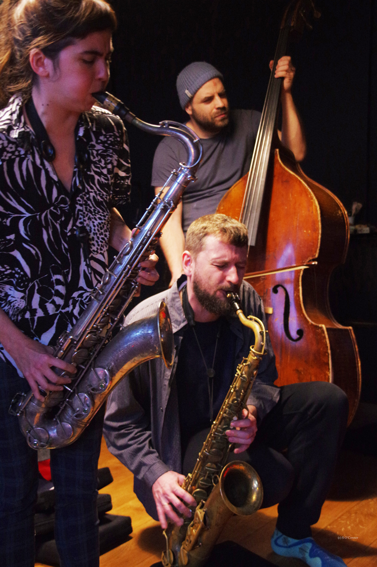 Camila Nebbia (sax left), Mateusz Rybick (sax middle), Mikołaj Nowicki (bass)