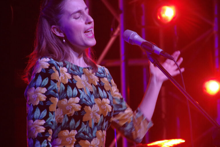 Almut Kühne (vocals)