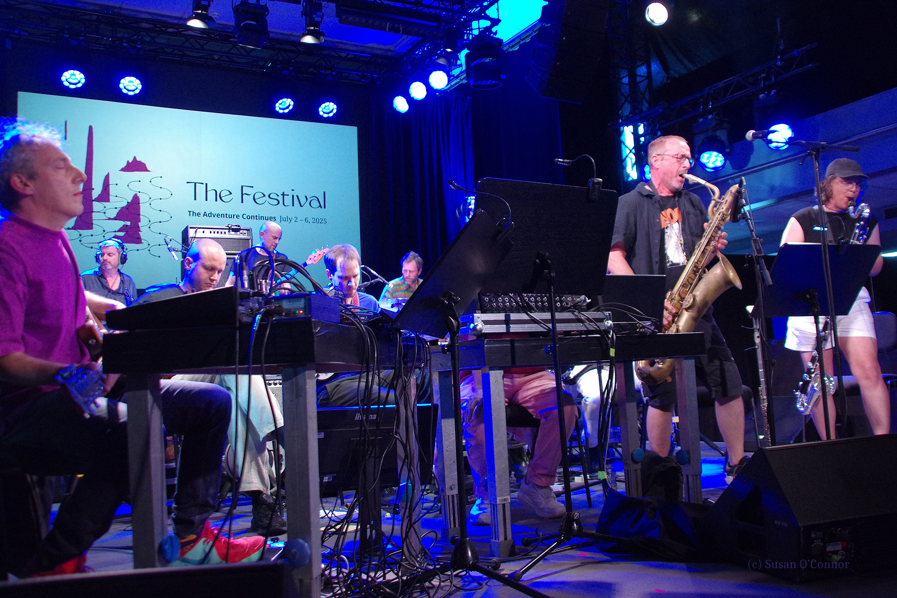 The entire Hubris band in full flight