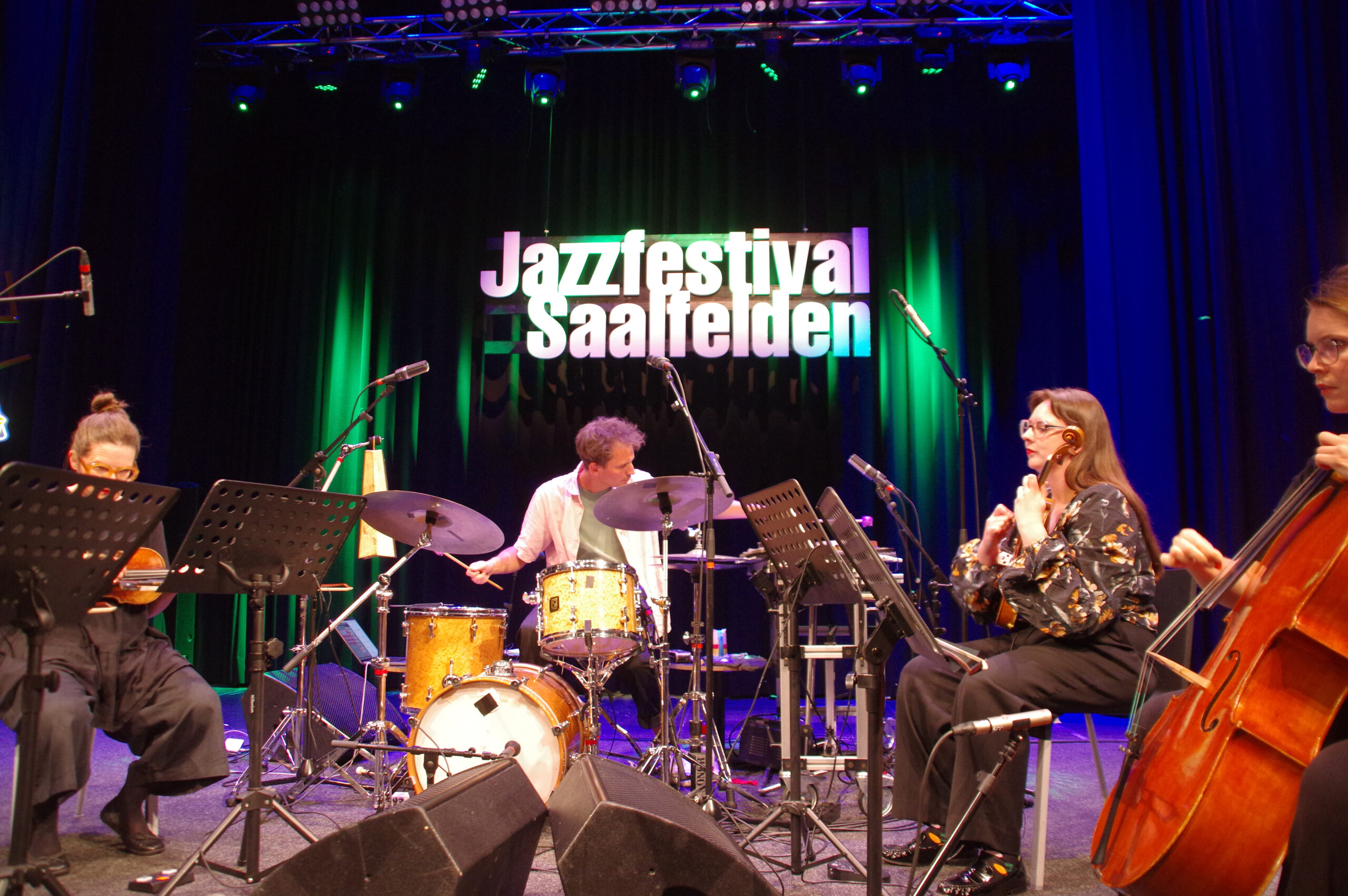 Strings and drum combine to perform Summen