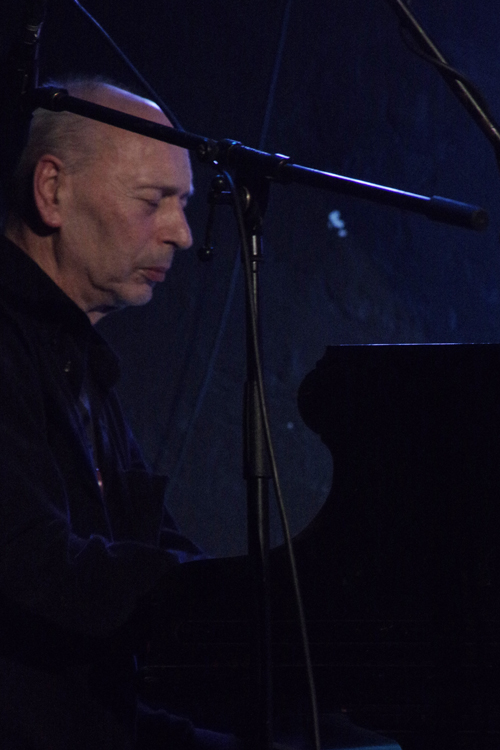 Damir Kafka playing piano 